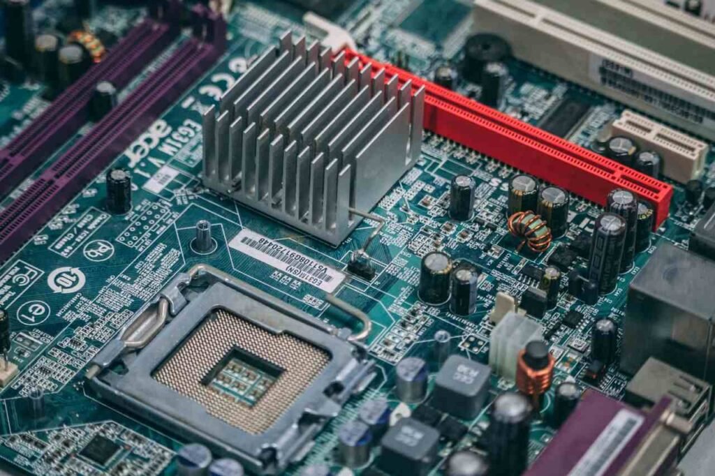 Laptop hardware including CPU, GPU, and memory components