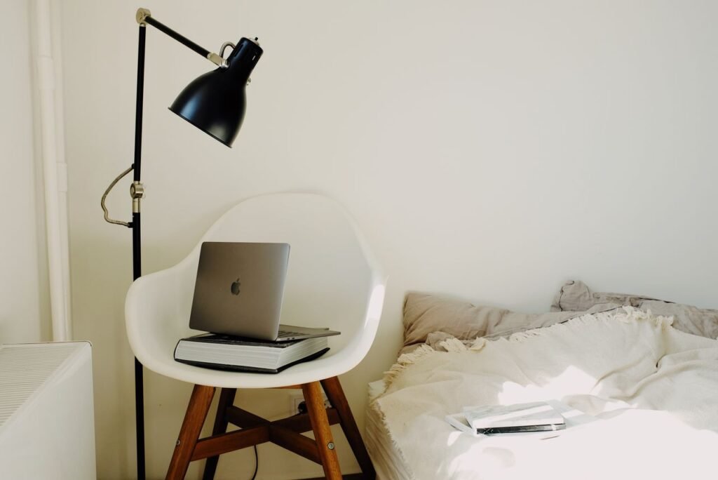Best laptop table for students in small rooms
