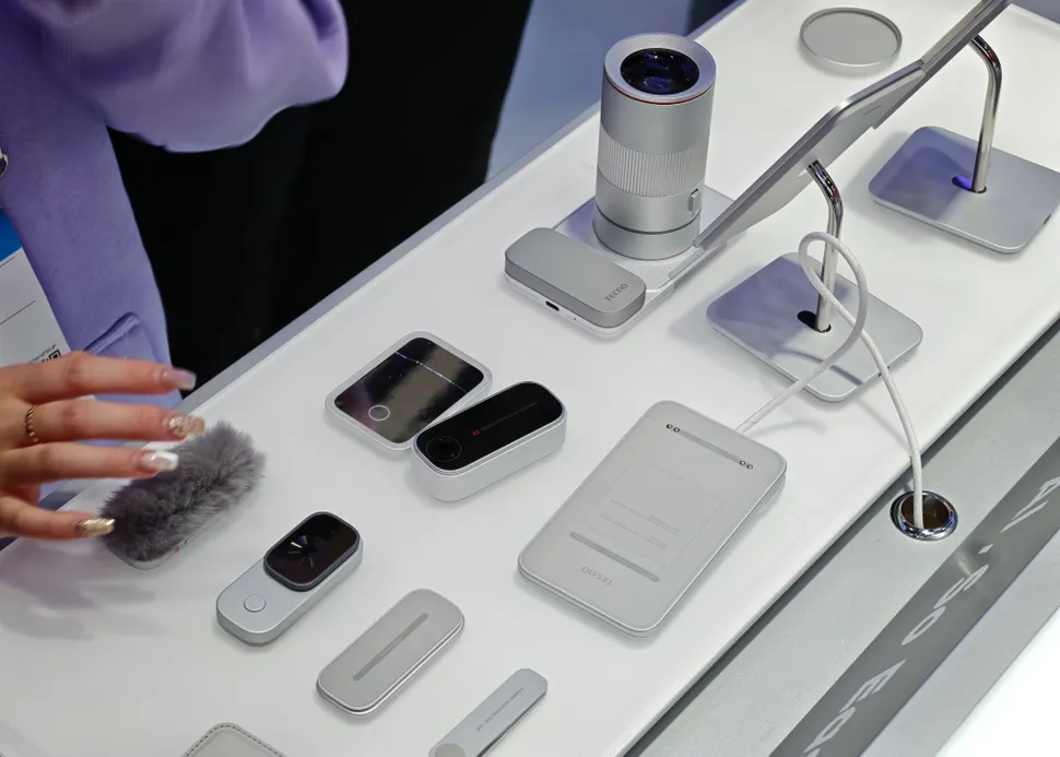 Future ecosystem of modular smartphone accessories