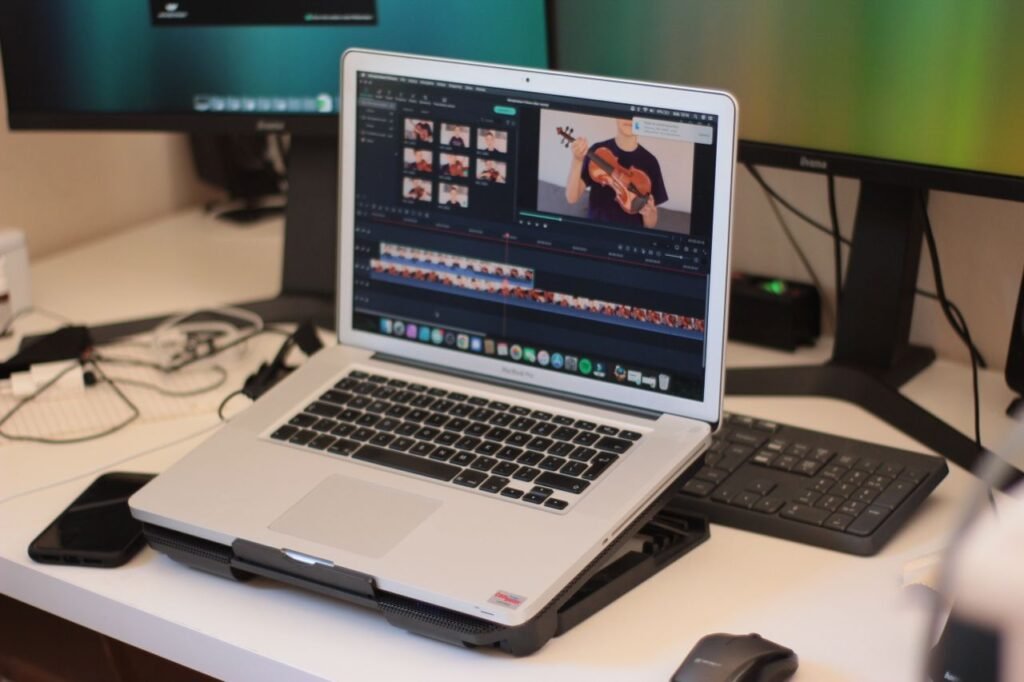 Laptop cover design supporting airflow and cooling
