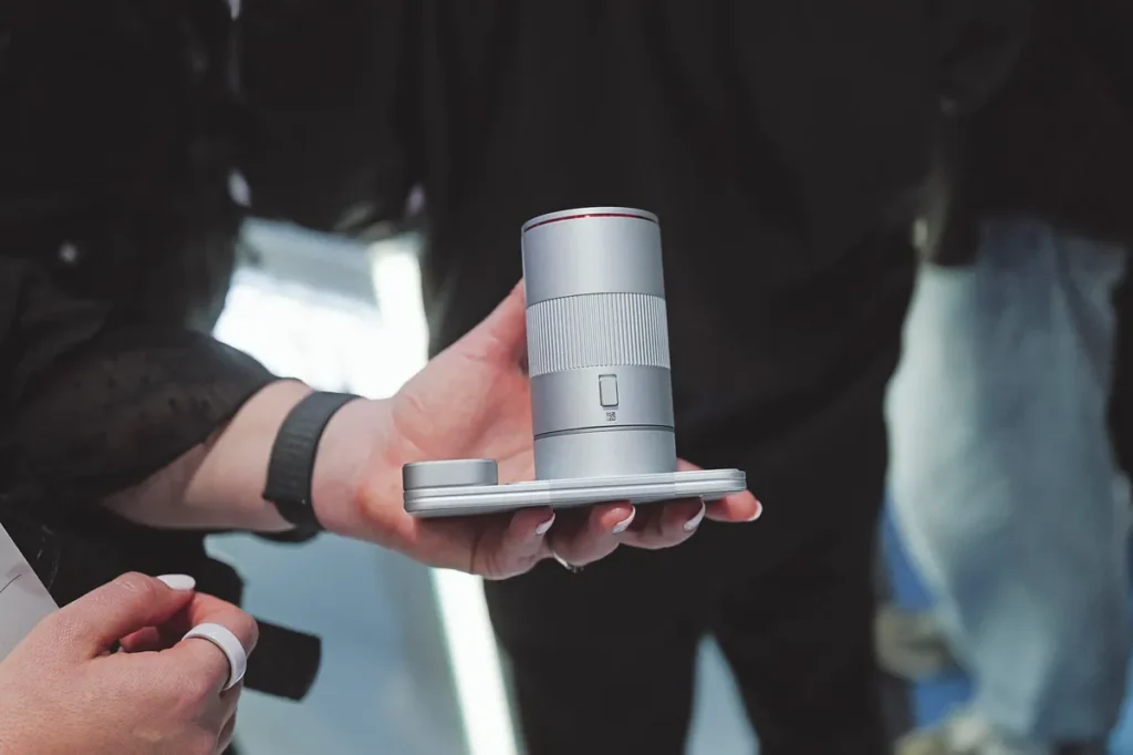 Magnetic modular technology in a next-generation smartphone