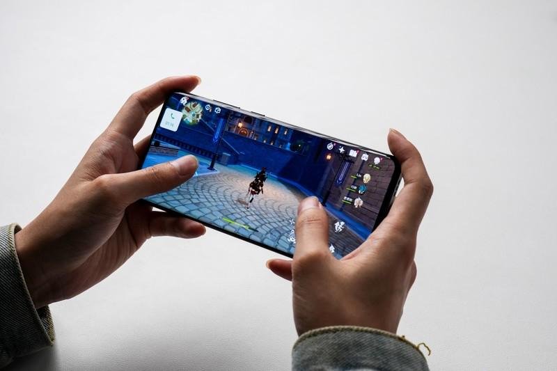 Modular smartphone gaming accessories and enhancements