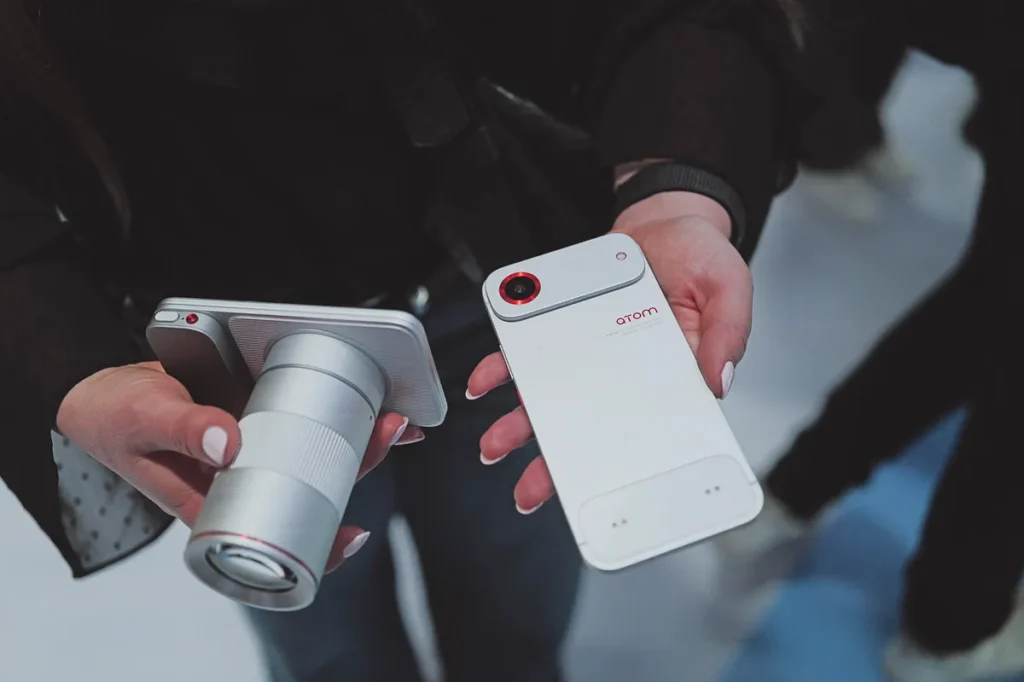 https://www.cnet.com/tech/mobile/tecno-modular-concept-camera-phone/