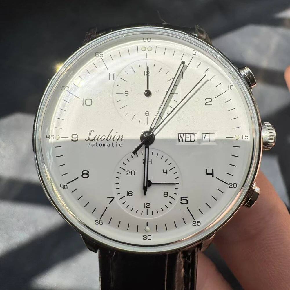 Automatic mechanical watch with day-date display and white dial