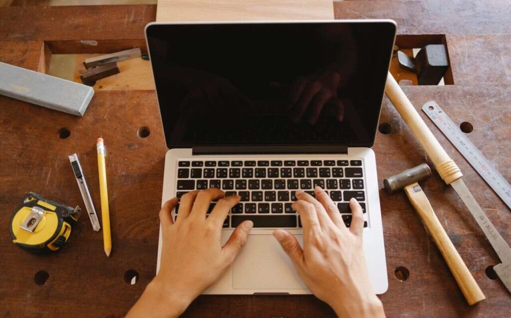 Laptop measurements in centimeters