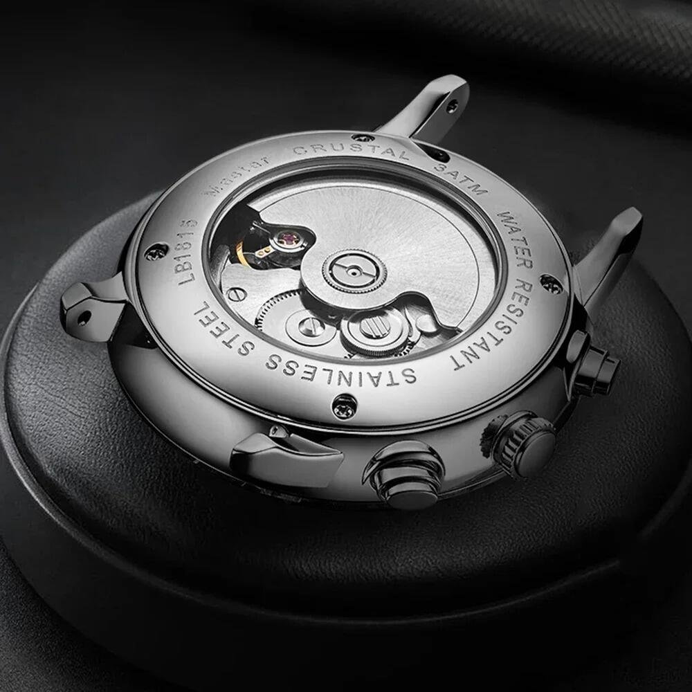 Automatic mechanical watch with transparent case back and self-winding movement