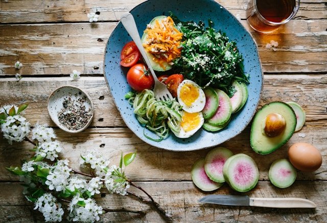 Lifestyle Habits That Improve Dry Aging Skin